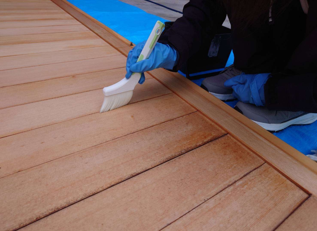 木材版の継ぎ目のカビ取り