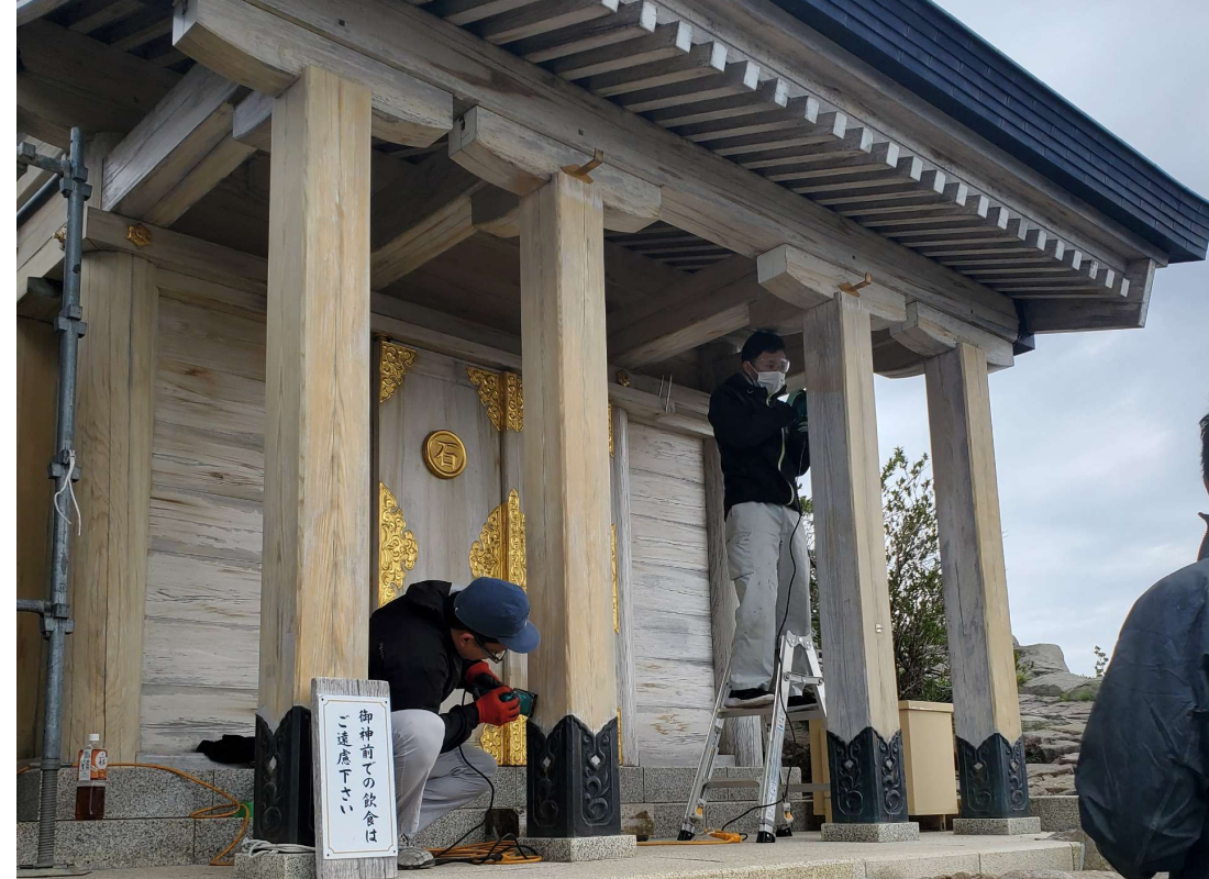 神社のカビ取り