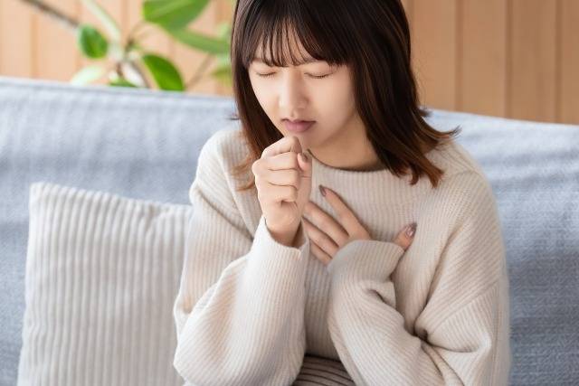 カビが原因のアレルギー性鼻炎・結膜炎とは?花粉症との違いと見逃されやすい通年症状の正体を徹底解説