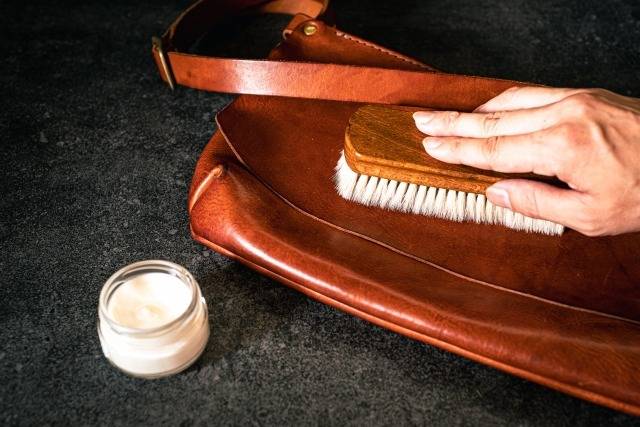【鞄・靴のカビ取りならカビバスターズ】レザー製品を守る方法とは