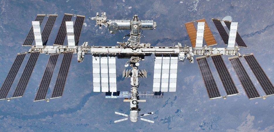宇宙でも止まらないカビの脅威｜ISS・ミールの実例から学ぶ「見えないリスク」と最先端カビ対策