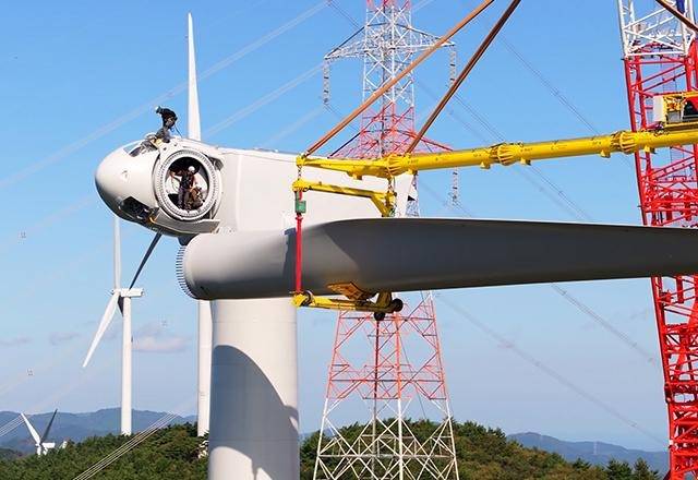 【風力発電の風車にカビ発生!?】巨大風車内部で起こる結露・湿気・カビ問題と対策を徹底解説!