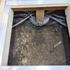 キッチン床下収納の盲点！「外側（裏側）」に潜むカビの原因と見逃しがちな危険サインを徹底解説