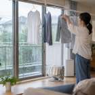 秋の室内干しで部屋がカビ臭い｜洗濯物と住まいの湿気対策